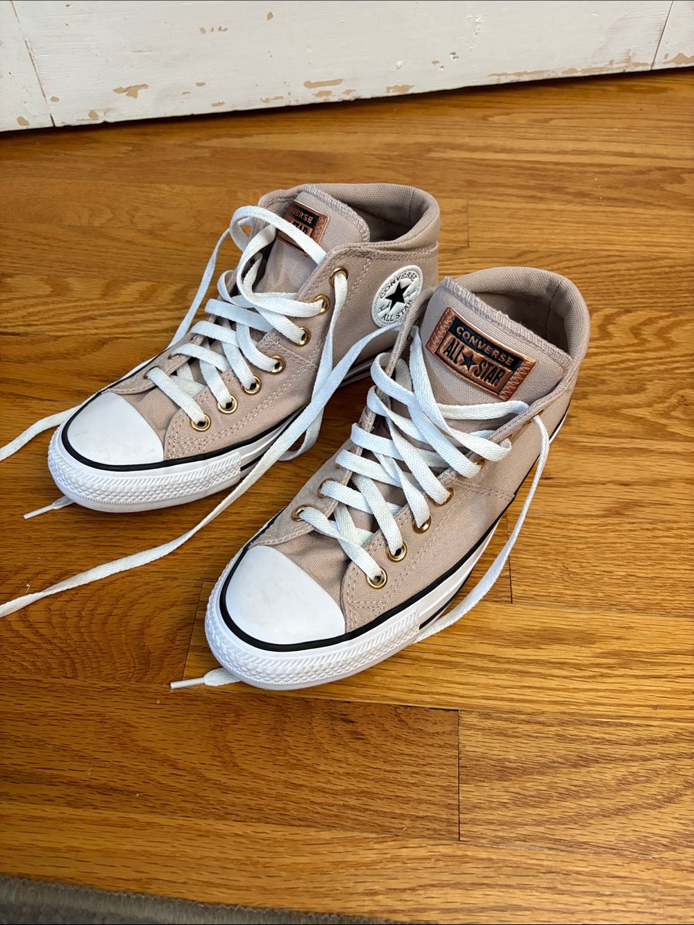Pink converse